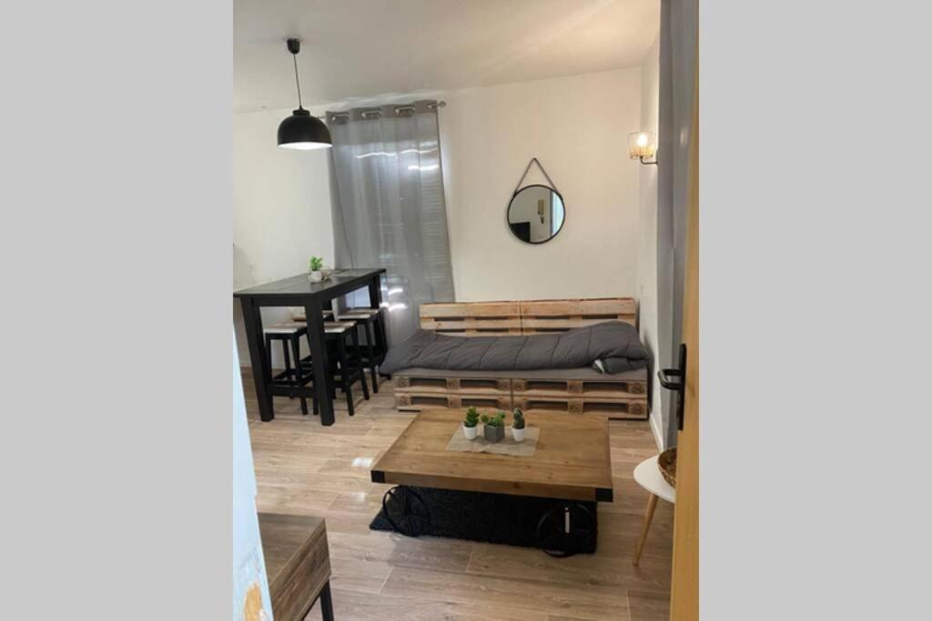Charmant Petit Studio Au Coeur De Figeac Apartamento Exterior foto